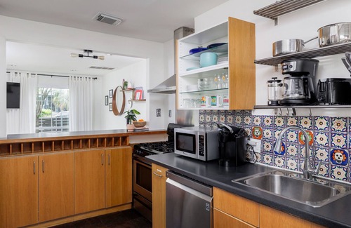 Austin House | Austin Oasis | Hot Tub, Guest House & Walk to Bars