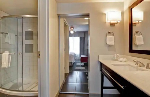 McNeil Hotel | Austin Resort Experience:Free Parking Near Texas State Capitol,Onsite Pool