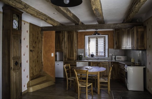 Lassouts House | Autentic and picturesque Gite de la Tambourde. Overnight stays on request.