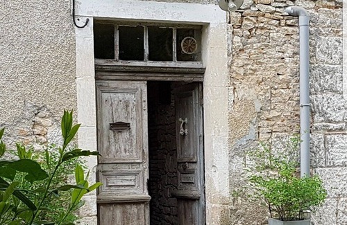 Cubjac House | Authentic cottage 4/5 p. domain Le Nid des Oiseaux 15-16th C in hart of village