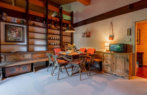 Hinterthal Apartment | Authentic, convenient apartment next to ski slope
