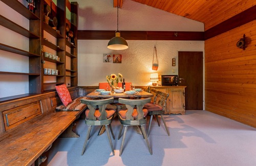 Hinterthal Apartment | Authentic, convenient apartment next to ski slope