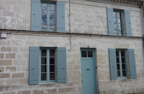Mortagne-sur-Gironde House | Authentic charentaise house with terrace, 7 people