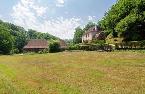 Saint-Medard-d'Excideuil House | Authentic cottage with heated pool 12x6 close to a river surrounded by nature