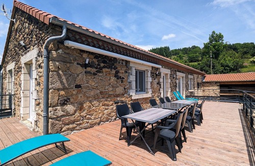 Saint-Privat-d'Allier Cottage | Authentic and comfortable gîte with large grounds and stunning view in Saint-Privat-d'Allier
