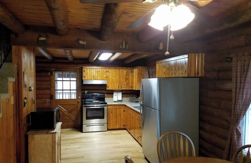 Mountain Home Apartment | Authentic Log Cabin in the Southern Ozark Mountains with hot tub