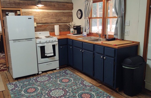 Rutherfordton Cabin | Authentic log cabin nestled in the woods by creek
