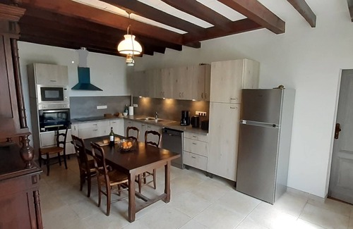 Saint-Pierre-de-Bat House | Authentic Maison de Maitre Meunier in the heart of vineyards and organic crops.