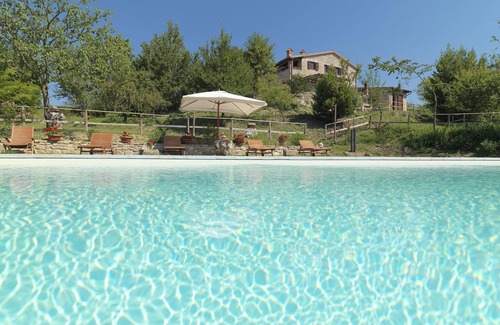 Montelovesco Villa | Authentic stone farmhouse, pool, view, bbq, wifi, bedrooms with bathroom and a/c