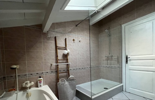 Irissarry House | Authentique Maison Basque, Vue, Piscine, Jacuzzi, Calme, 4 Étoiles