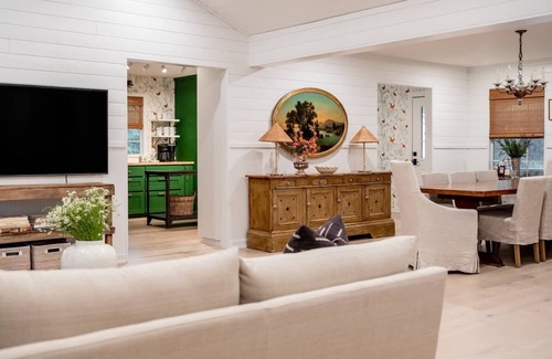 Round Top House | Autumn Nights by Pool & Fire Pit | Sleeps 6 | Oak View Main House