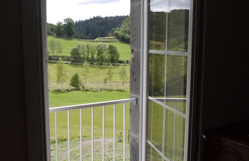 Vezac House | Auvergne house in quiet, 8 people, 4 bedrooms, comfortable
