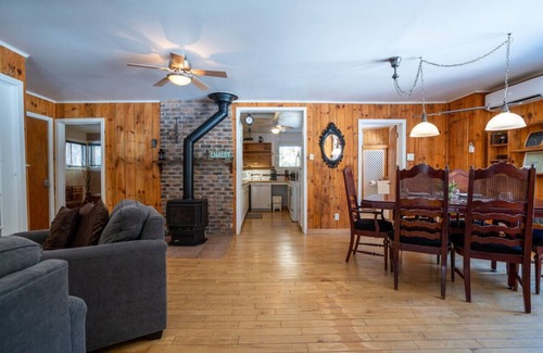 Matawinie Regional County Municipality House | Aux Grands Pins|Beach & Kayaks |HotTub |Playground