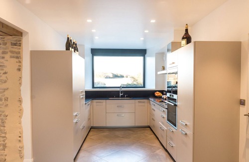 Ladoix-Serrigny House | Aux Cortons - House with en-suite bathroom