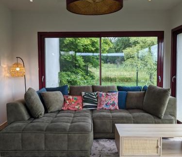 Lautenbach Apartment | Aux Fleurs des Champs - Appartement avec Terrasse, Parking et Piscine