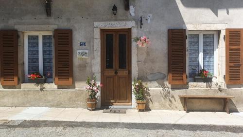 Ceyzerieu House | Aux Portes Du Marais