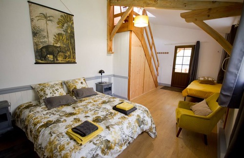 Noaillan Bed & Breakfast | Aux Tuileries" bed and breakfast