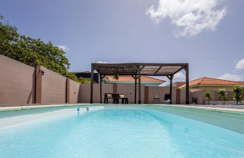 Willemstad House | Av Curacao - Centrally Located Spacious Apartment