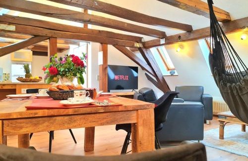 Kandel Apartment | AVAHOME: Haus für 16, WLAN, Parkplätze, Netflix, Nespresso