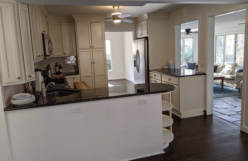 Avon House | Available Sunday 6/15 to Sunday 6/21. Also May and early June discounts.
