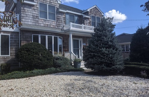 Avon House | Available Sunday 6/15 to Sunday 6/21. Also May and early June discounts.