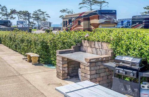 Agate Beach RV Rental | Available with 50AMP, 30AMP, Water/Sewer hook up's, WiFi