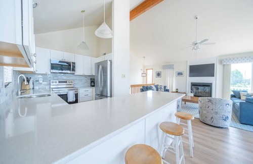 Avalon House | Avalon Beach Block 4 bedrooms & Den, PET FRIENDLY Sleeps 12