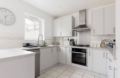 Poole House | Avalon - Walking Distance to Poole Quay and Town