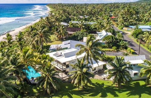 Kiikii Tapere Cottage | Avaro Cottage - with shared pool