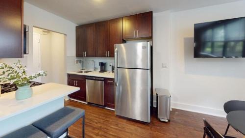 East Falls Apartment | Avenue B152 Perfect 2br! Pool Parking Gym