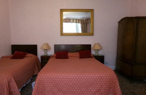 Tollcross House | Averon Guest House