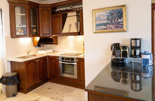 Amfiklia House | Avgerinos Ηome BREAKFAST BASKET COMPLIMENTARY