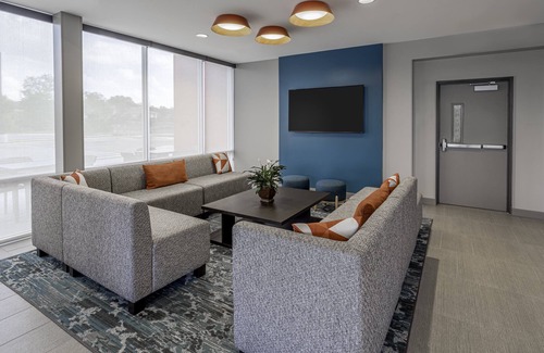 Waukesha Hotel | avid hotel Milwaukee West Waukesha by IHG