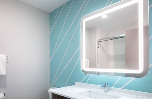 Roseville Hotel | avid hotel Roseville - Minneapolis North by IHG