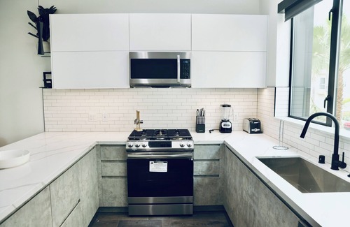 Marina del Rey House | Avon Teal