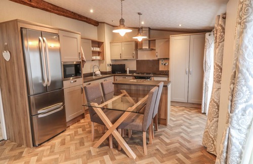Dunning Cottage | AVONAL LODGE (24), family friendly, with a garden in Dunning