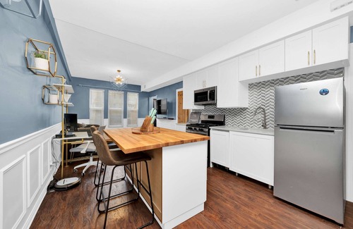 Avondale Apartment | Avondale Gem: 2BR w/Free Parking, Train Access & 2 Offices, Near Logan Sq
