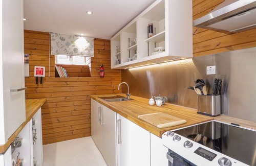 Pill Cottage | AVONSIDE COTTAGE, pet friendly, with a garden in Pill, Somerset