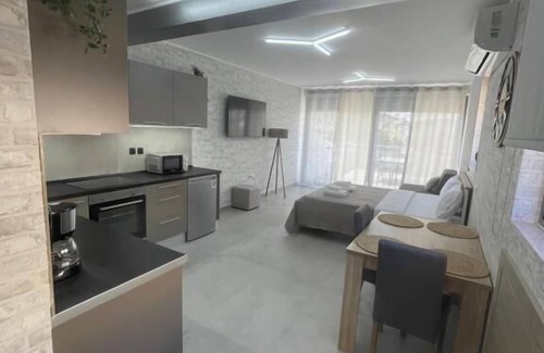 Markopoulon Apartment | AVR DELUXE SUITES 6 AIRPORT FREE SHUTTLE