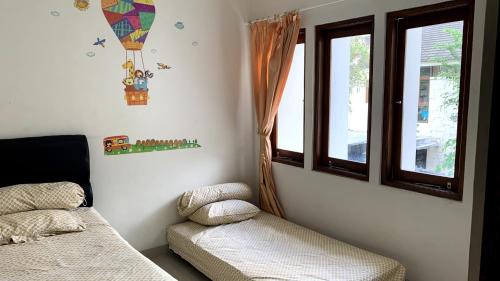 Yogyakarta House | Awana Dream Whole Villa, 4bedroom 10pax , 5min to Alun Alun, Kraton, Malioboro bdc