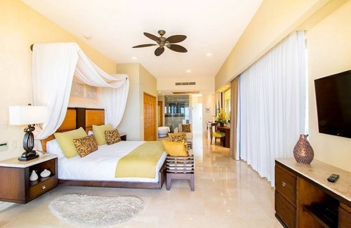 South Shore Hotel Area Resort | Award Winning 2-BR Panoramic View at Garza Blanca 5-Star Resort W/Jacuzzi