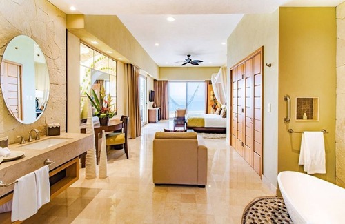 South Shore Hotel Area Resort | Award Winning 2-BR Panoramic View at Garza Blanca 5-Star Resort W/Jacuzzi