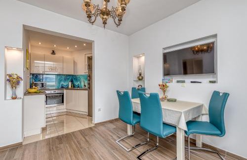 Bol Apartment | Award winning Garden Apartment with large Terrace and amazing Seaview