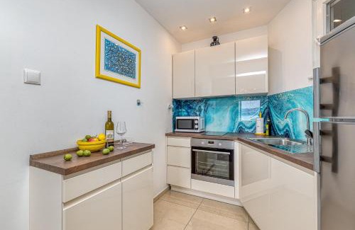 Bol Apartment | Award winning Garden Apartment with large Terrace and amazing Seaview