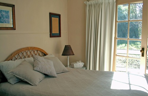 Dangarsleigh Bed & Breakfast | Award winning Poppys Cottage B&B Farmstay