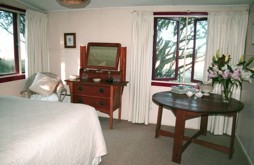 Dangarsleigh Bed & Breakfast | Award winning Poppys Cottage B&B Farmstay
