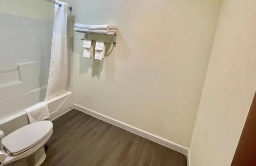Cuero House | Awe-Striking Apartments! 3 Trendy Units, Minutes’ drive from Guadalupe River