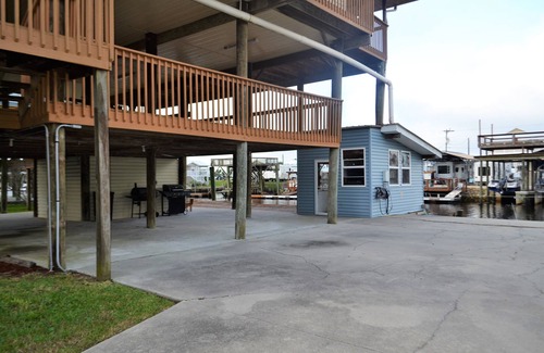 Salem House | Awesome 3 bedroom 2 bathroom house 5 minutes from the Gulf of Mexico!