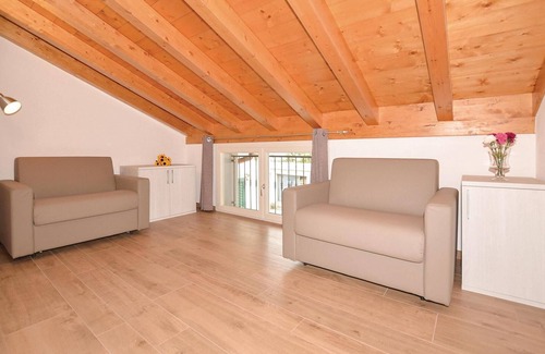Lezzeno Apartment | Awesome apartment in Lezzeno -CO-