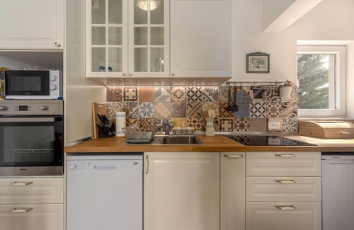 Kraljevica Apartment | Awesome apartment in Smrika with WiFi